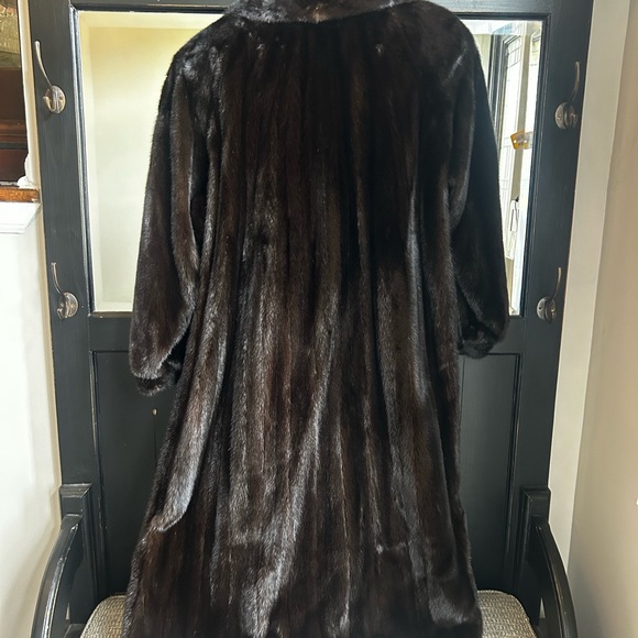 Flemingron Furs Mink Coat. 3/4 length. - Picture 3 of 3